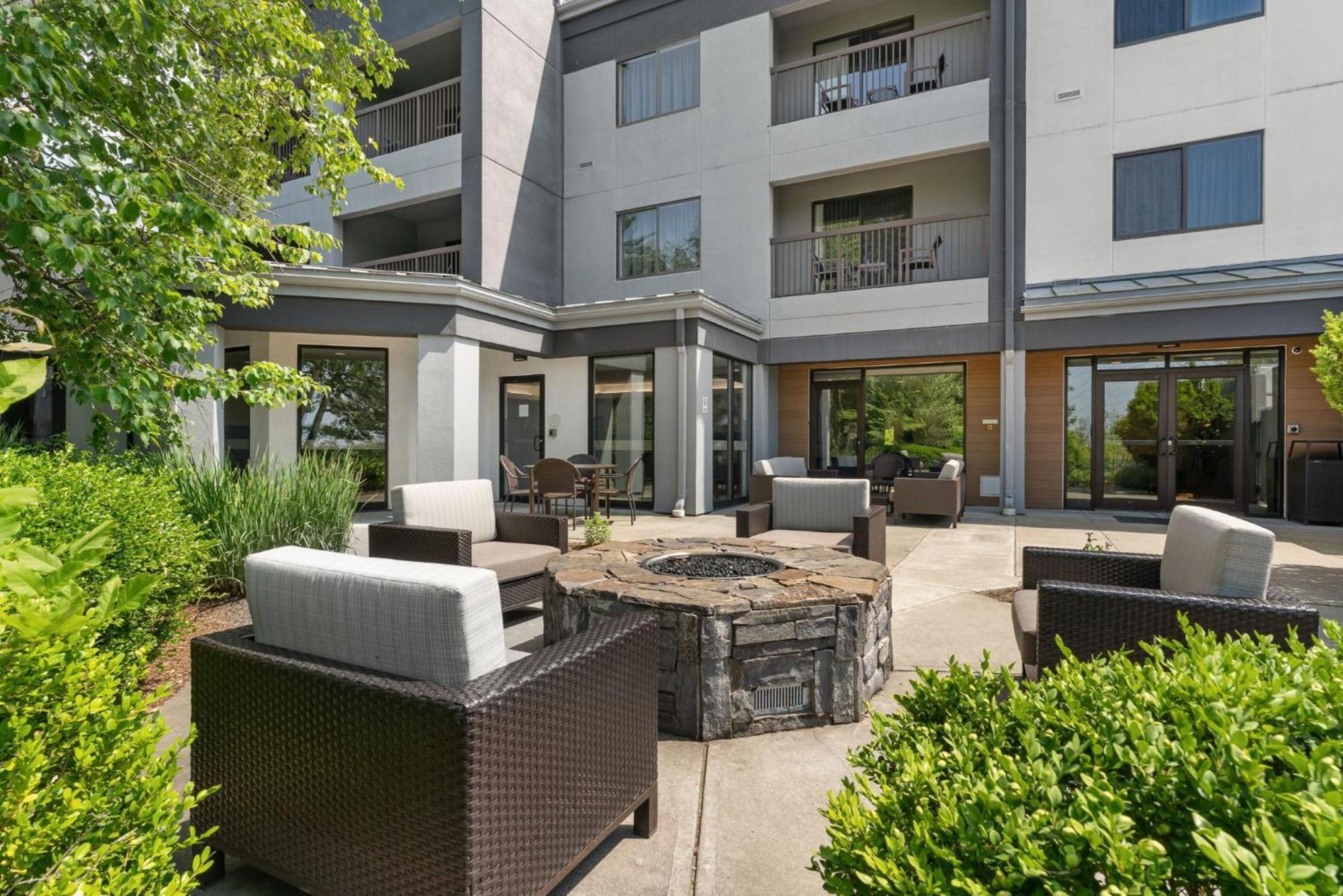 Courtyard Burlington Williston Ξενοδοχείο Εξωτερικό φωτογραφία