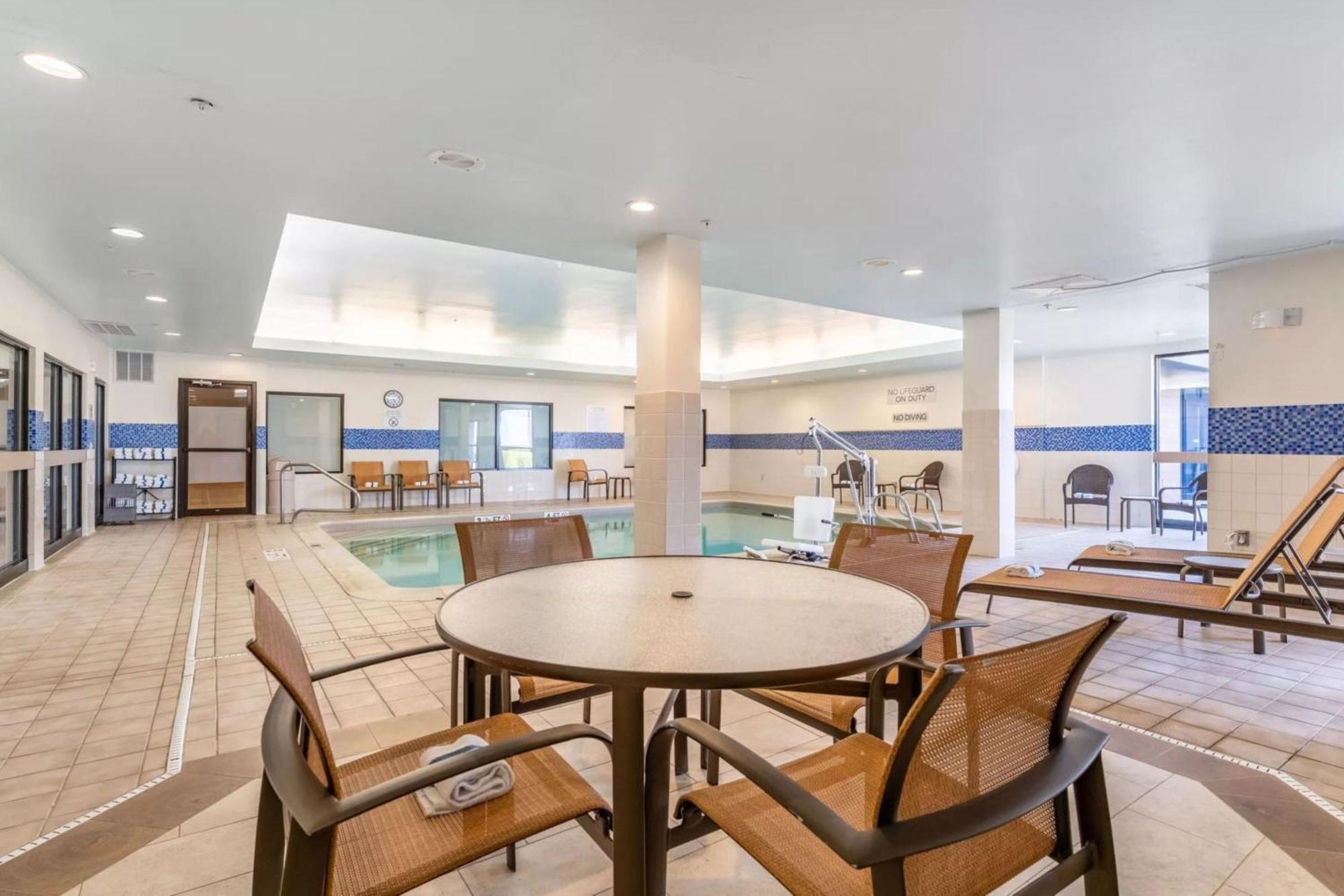 Courtyard Burlington Williston Ξενοδοχείο Εξωτερικό φωτογραφία