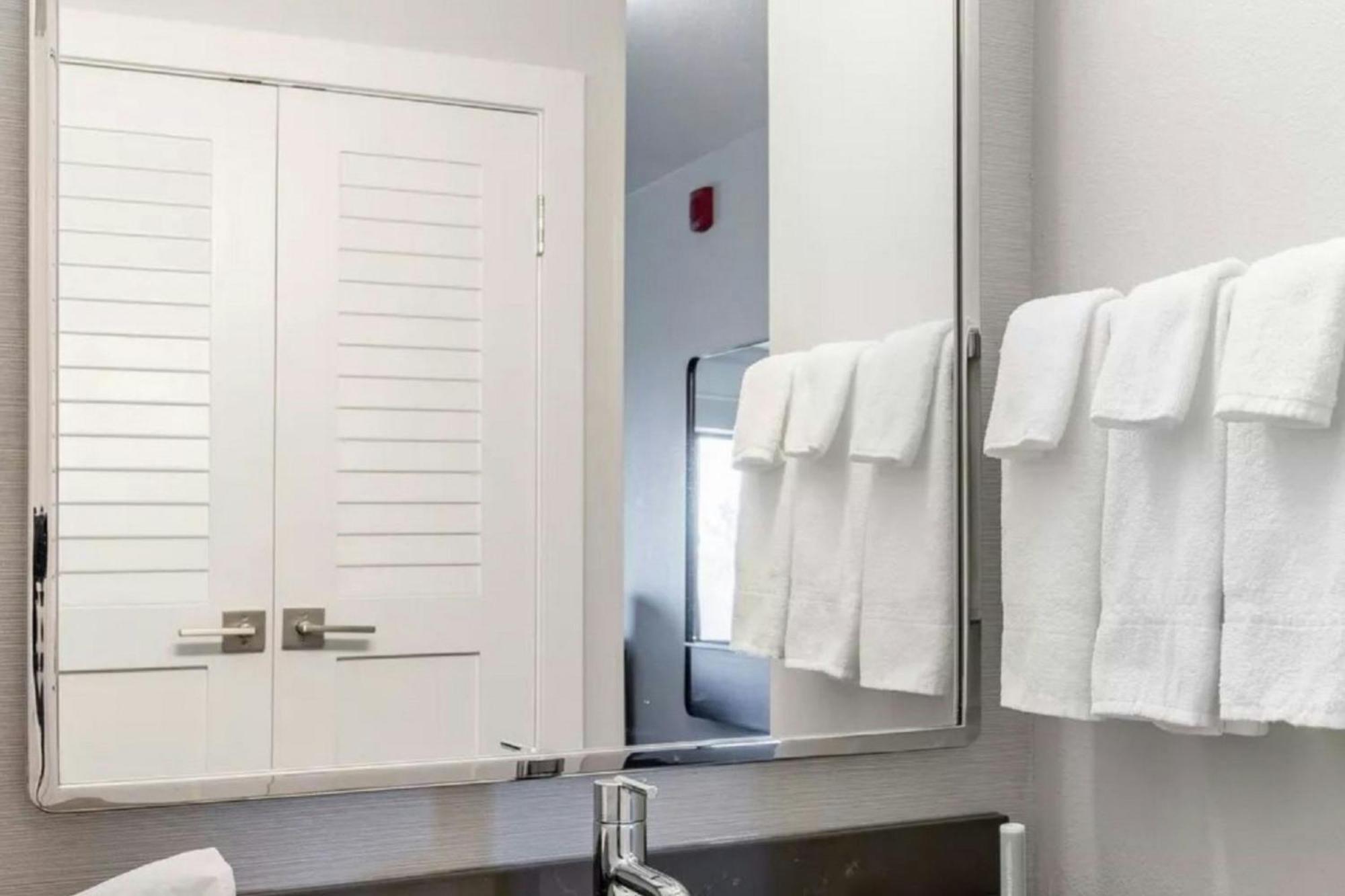 Courtyard Burlington Williston Ξενοδοχείο Εξωτερικό φωτογραφία