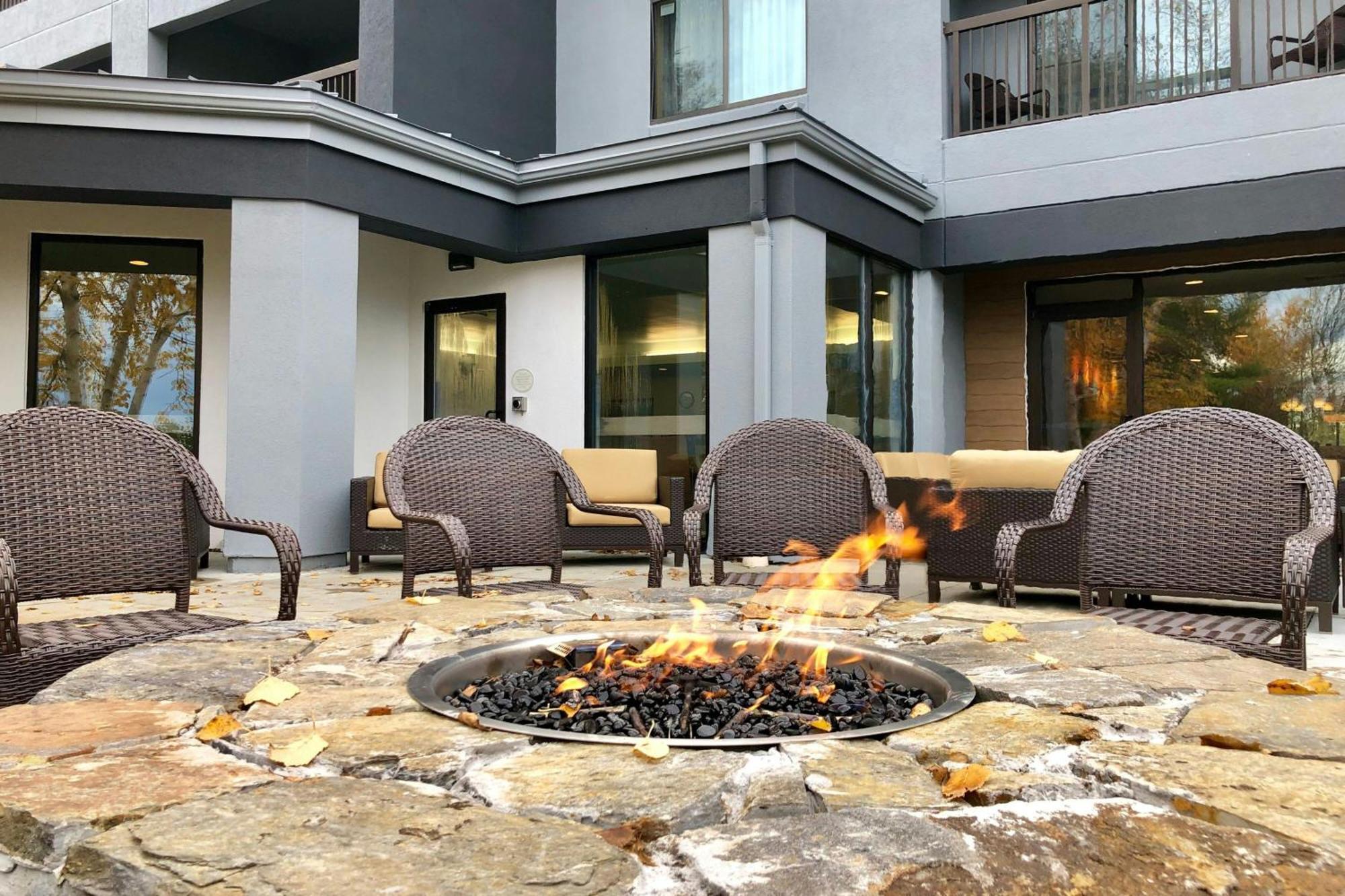 Courtyard Burlington Williston Ξενοδοχείο Εξωτερικό φωτογραφία