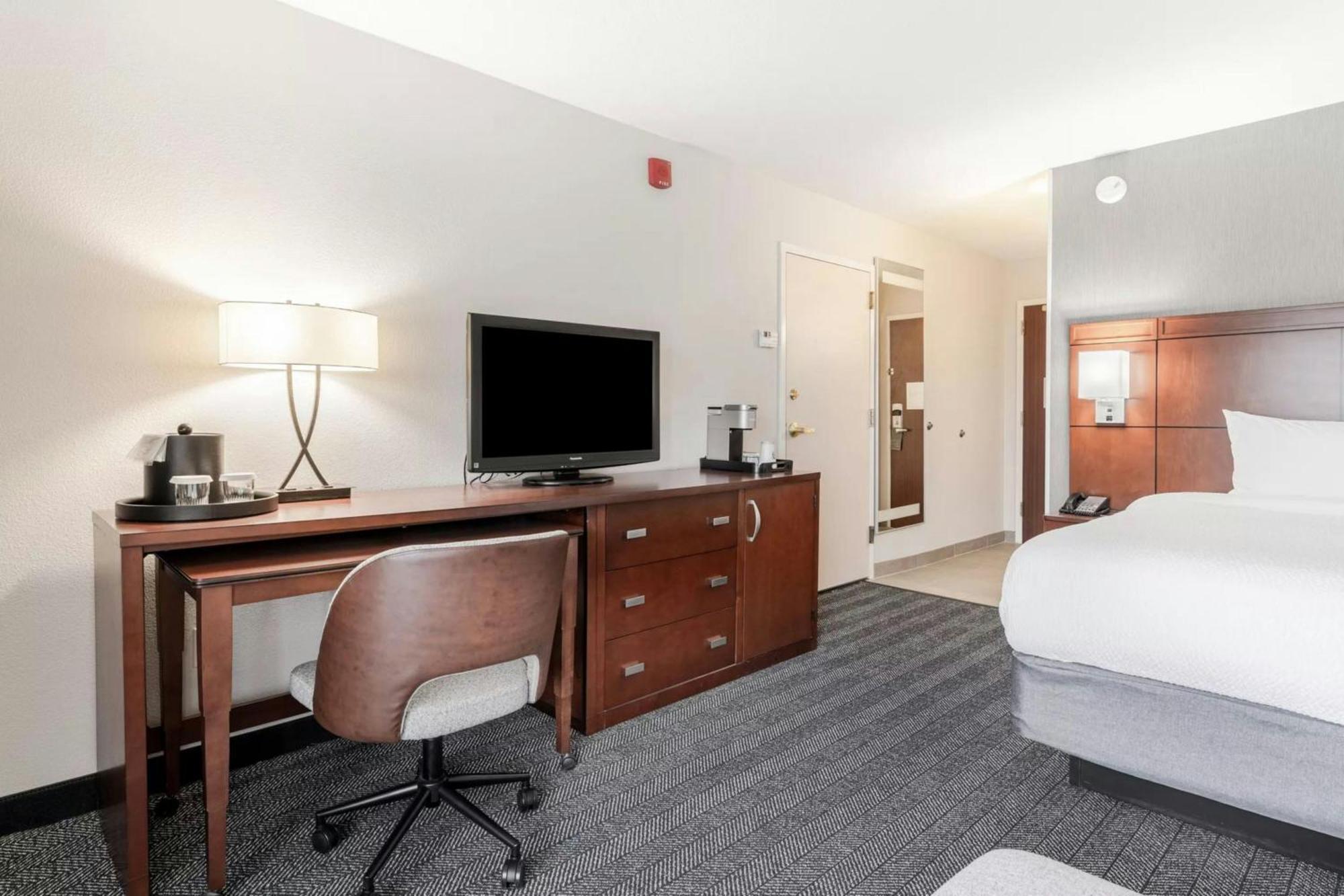 Courtyard Burlington Williston Ξενοδοχείο Εξωτερικό φωτογραφία